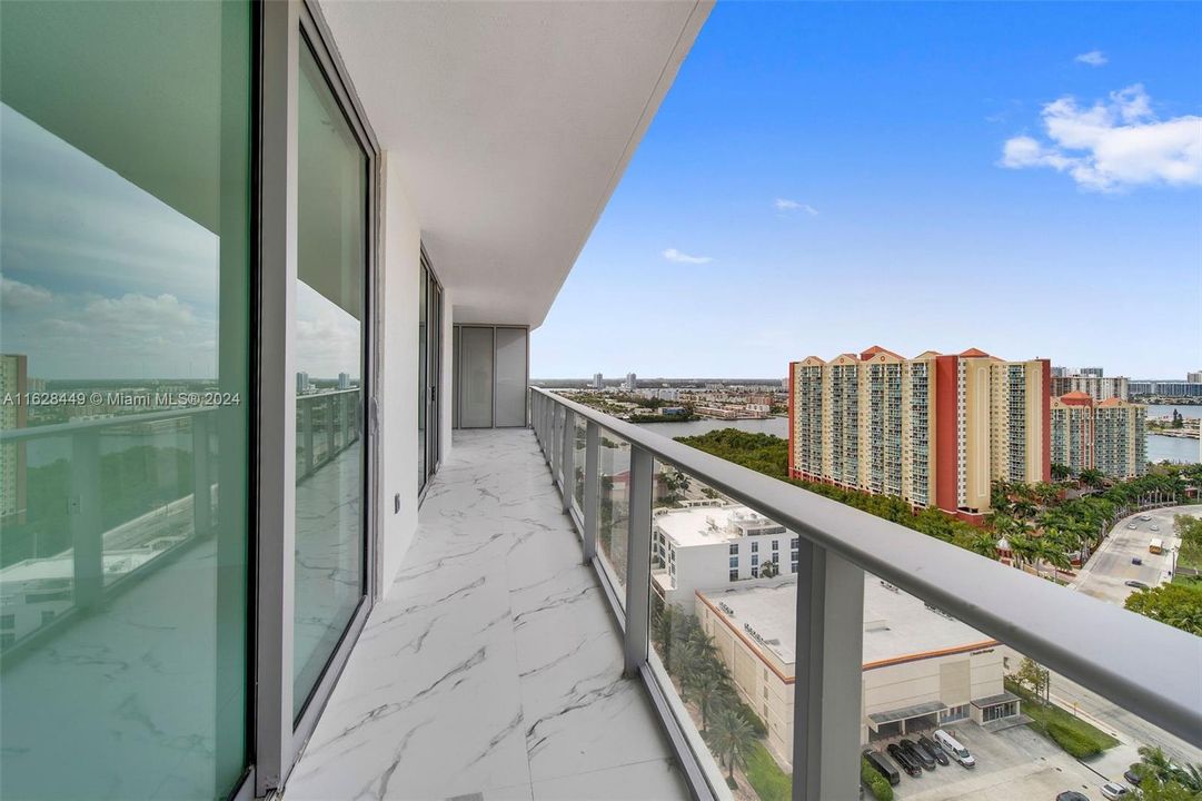 For Sale: $1,248,000 (2 beds, 3 baths, 1524 Square Feet)