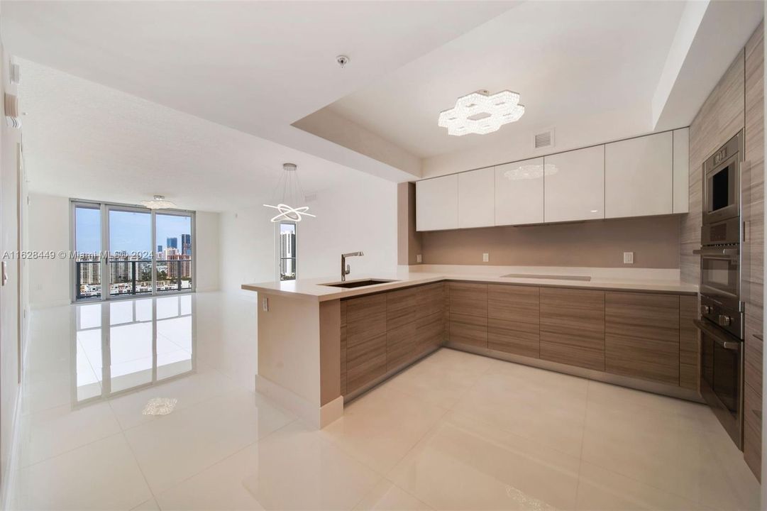 For Sale: $1,248,000 (2 beds, 3 baths, 1524 Square Feet)