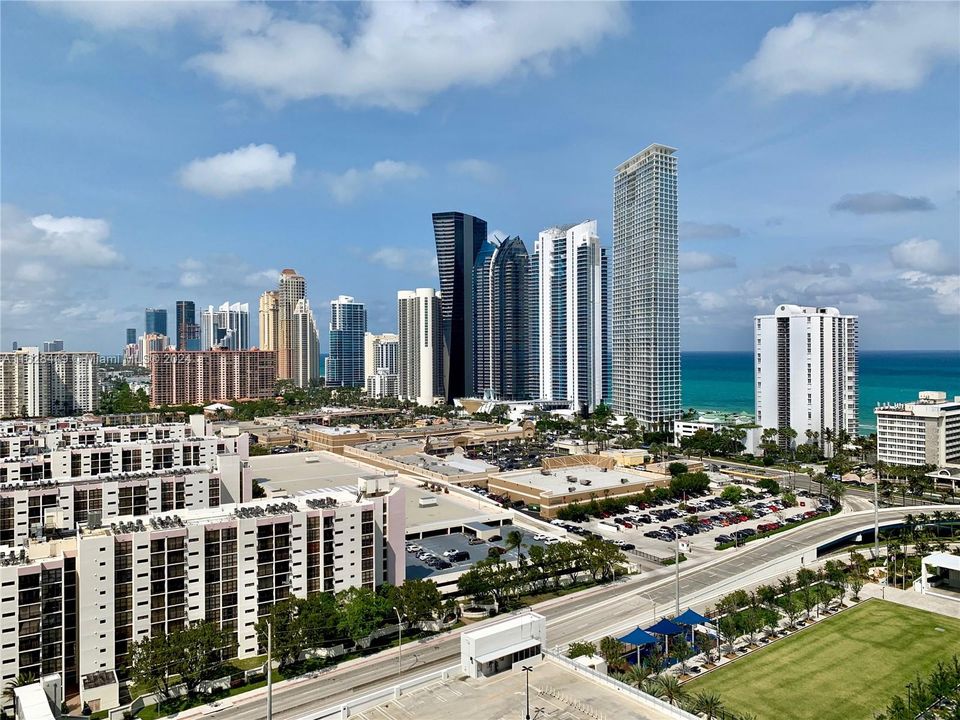 For Sale: $1,248,000 (2 beds, 3 baths, 1524 Square Feet)