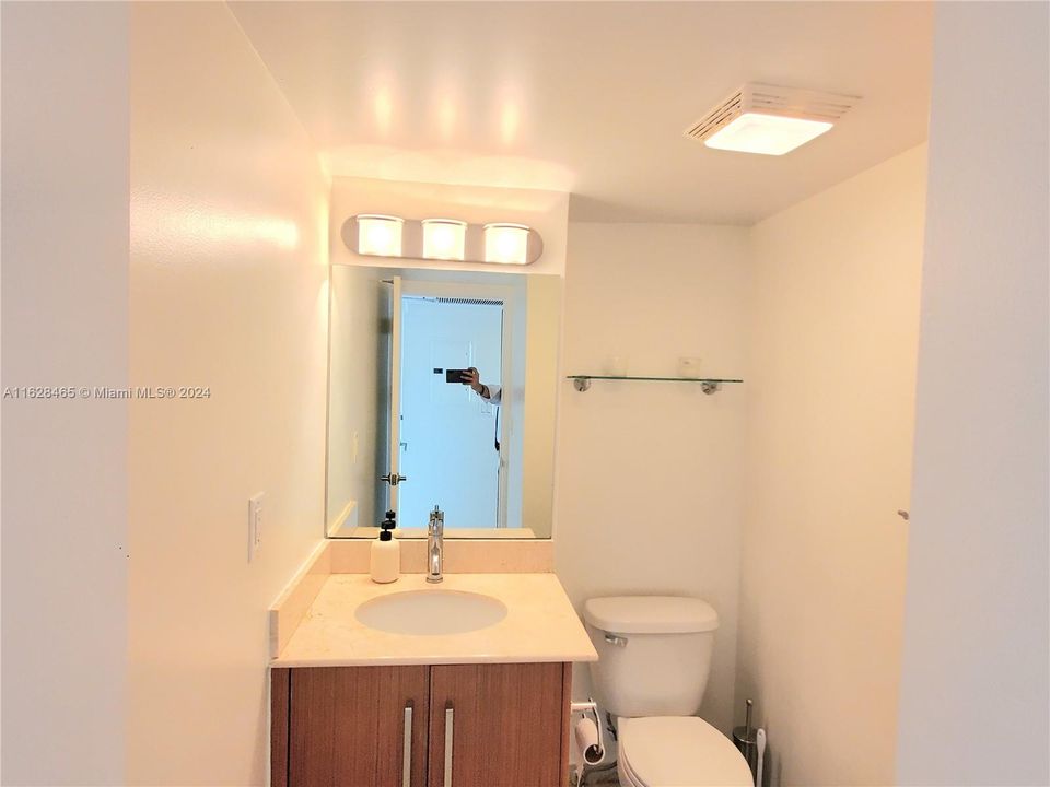 For Sale: $790,000 (1 beds, 1 baths, 896 Square Feet)