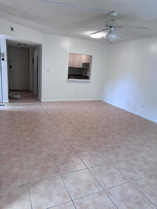 Active With Contract: $1,950 (2 beds, 2 baths, 880 Square Feet)