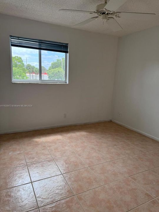 Activo con contrato: $1,950 (2 camas, 2 baños, 880 Pies cuadrados)