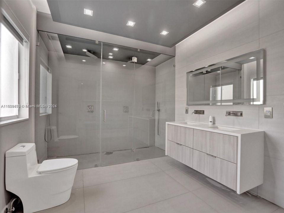 Recently Rented: $5,500 (4 beds, 2 baths, 2018 Square Feet)