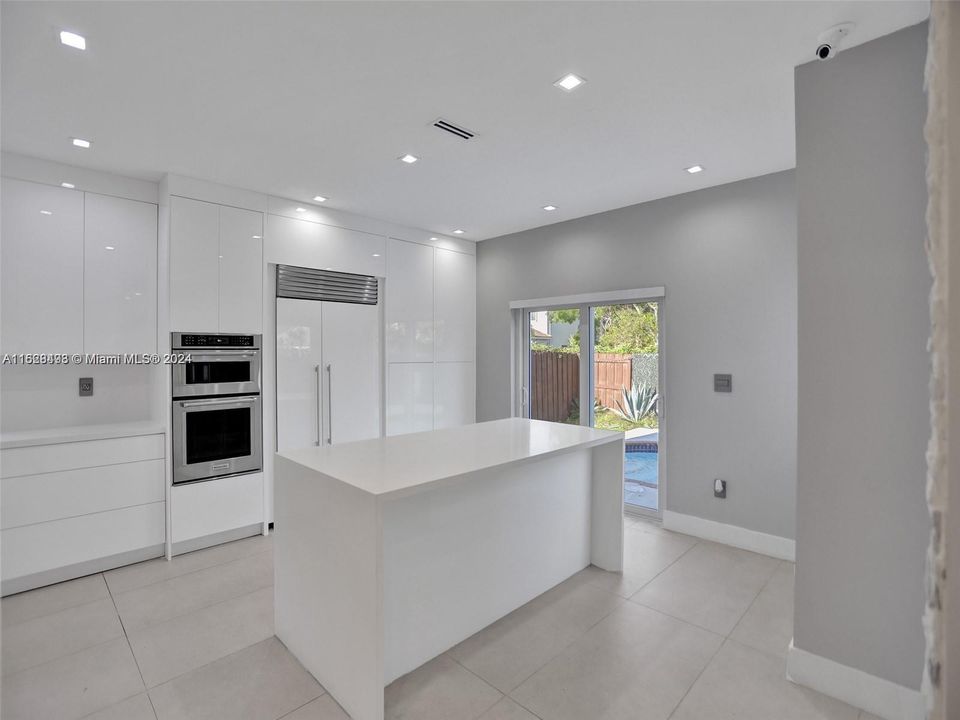 Recently Rented: $5,500 (4 beds, 2 baths, 2018 Square Feet)