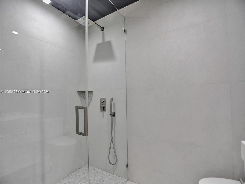 Recently Rented: $5,500 (4 beds, 2 baths, 2018 Square Feet)