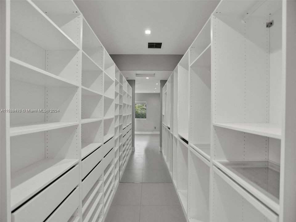 Recently Rented: $5,500 (4 beds, 2 baths, 2018 Square Feet)