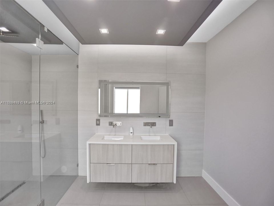 Recently Rented: $5,500 (4 beds, 2 baths, 2018 Square Feet)