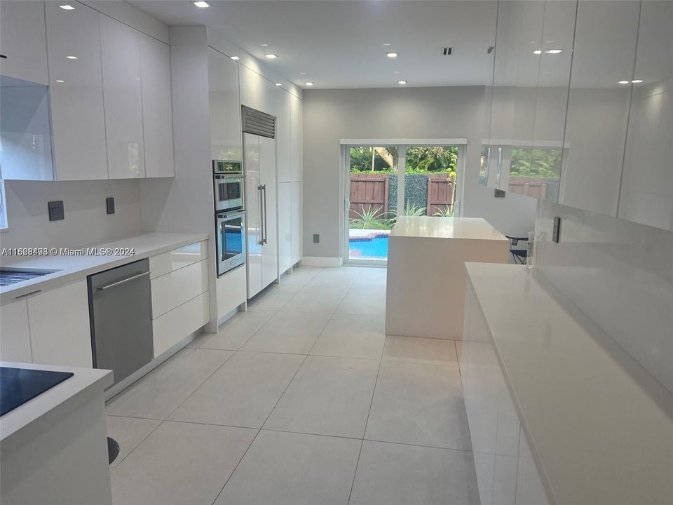 Recently Rented: $5,500 (4 beds, 2 baths, 2018 Square Feet)