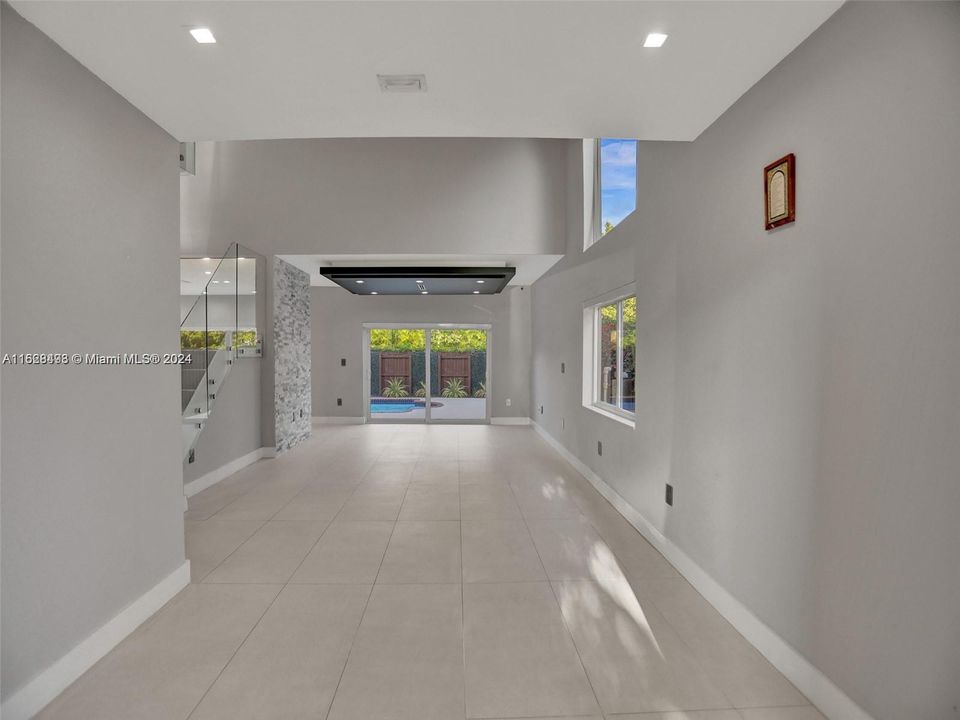 Recently Rented: $5,500 (4 beds, 2 baths, 2018 Square Feet)