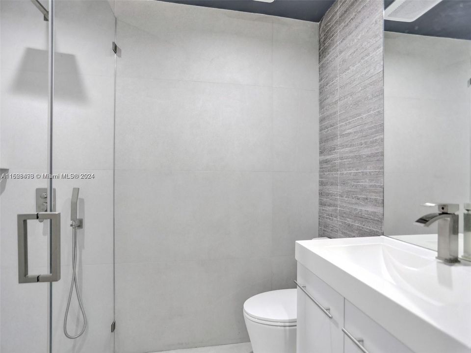 Recently Rented: $5,500 (4 beds, 2 baths, 2018 Square Feet)