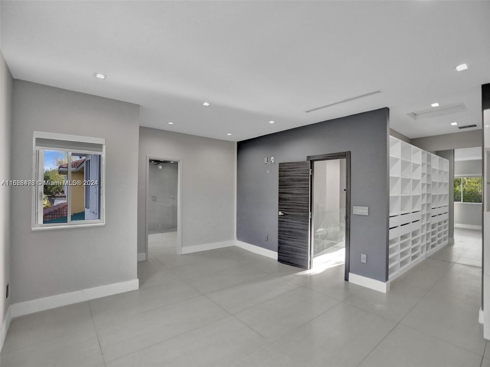 Recently Rented: $5,500 (4 beds, 2 baths, 2018 Square Feet)