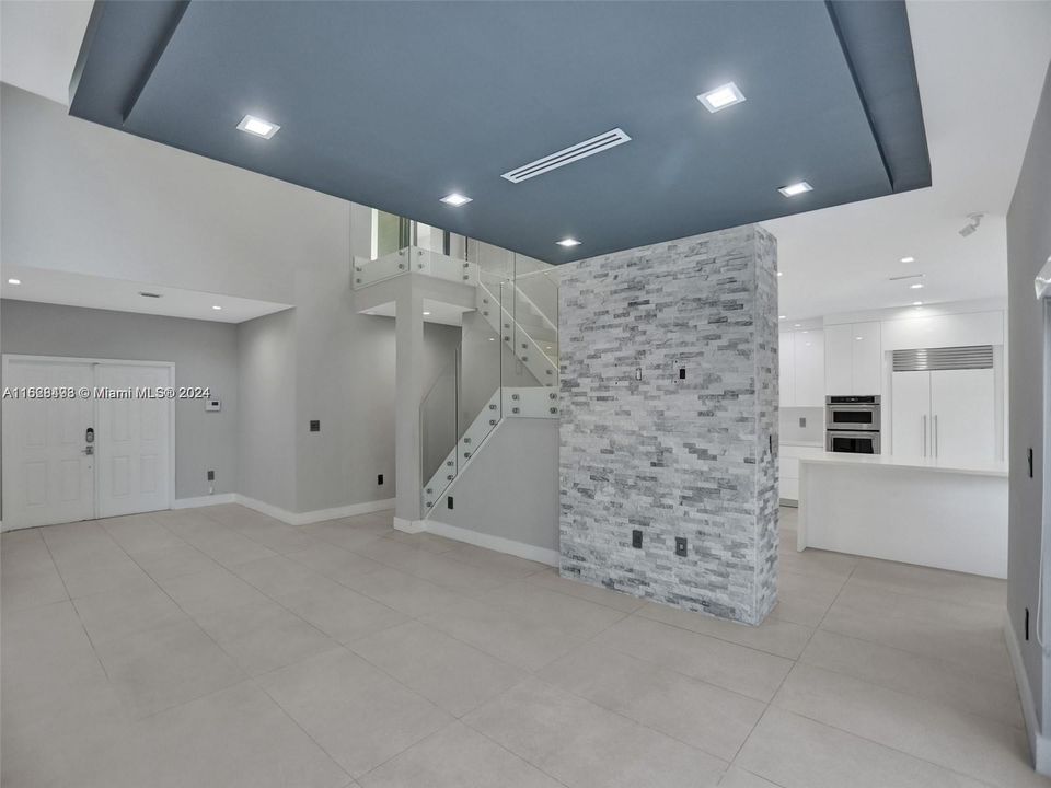 Recently Rented: $5,500 (4 beds, 2 baths, 2018 Square Feet)