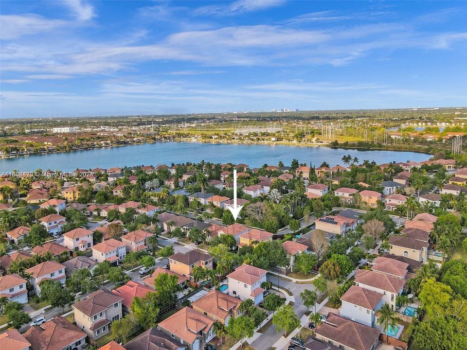 Recently Rented: $5,500 (4 beds, 2 baths, 2018 Square Feet)