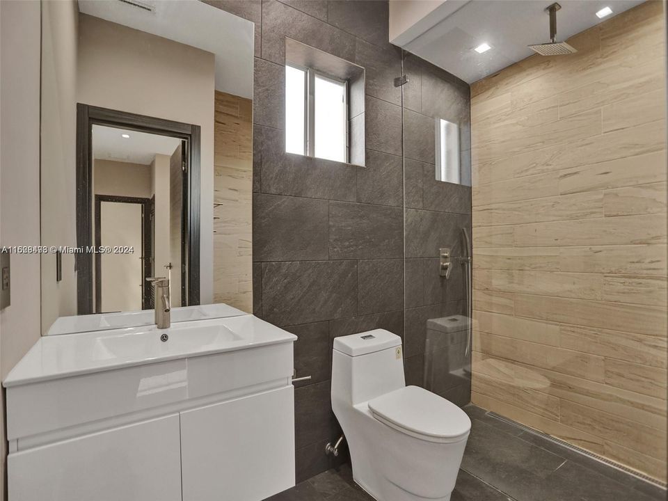 Recently Rented: $5,500 (4 beds, 2 baths, 2018 Square Feet)