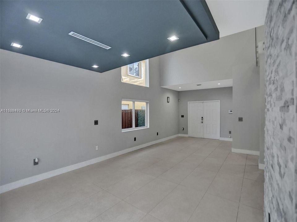 Recently Rented: $5,500 (4 beds, 2 baths, 2018 Square Feet)