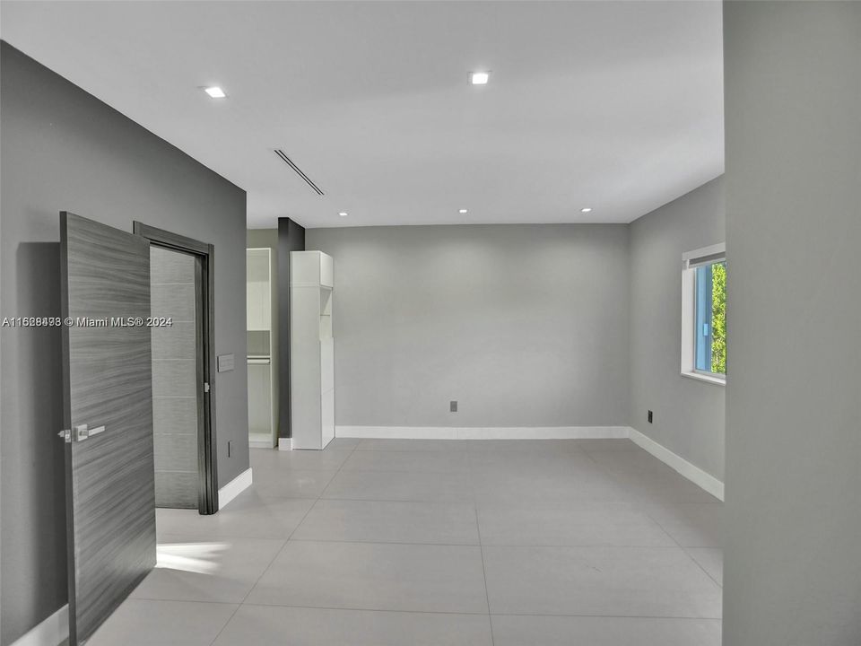 Recently Rented: $5,500 (4 beds, 2 baths, 2018 Square Feet)