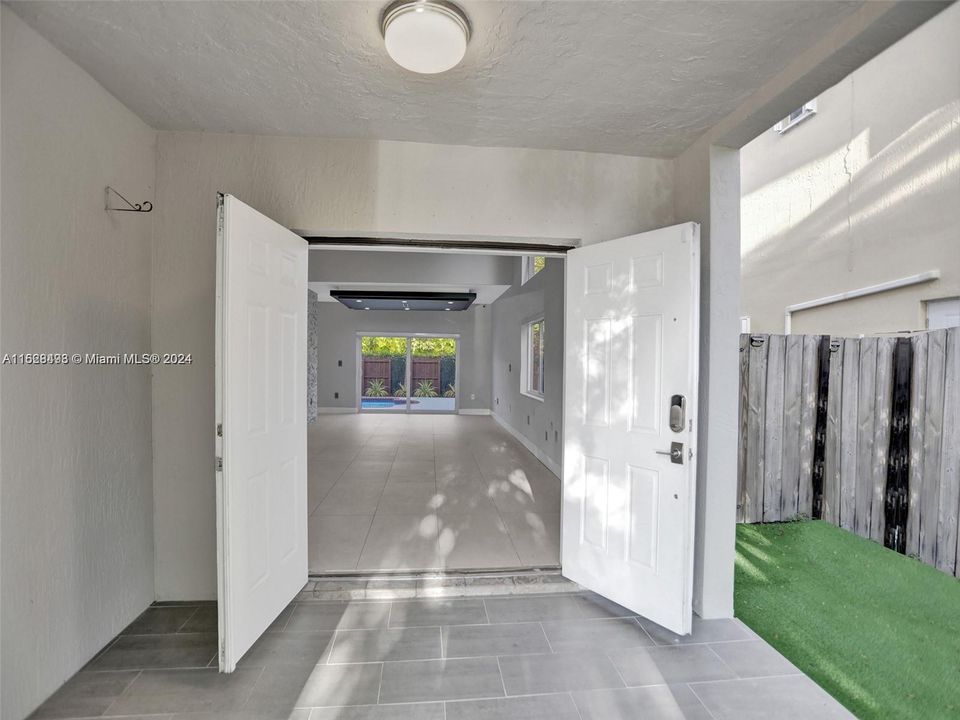 Recently Rented: $5,500 (4 beds, 2 baths, 2018 Square Feet)