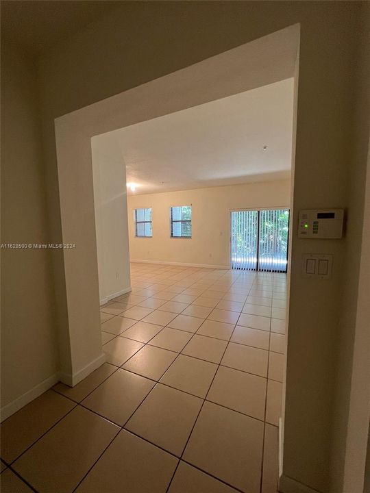 Recently Rented: $3,200 (3 beds, 2 baths, 1207 Square Feet)