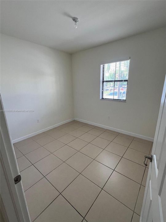 Recently Rented: $3,200 (3 beds, 2 baths, 1207 Square Feet)