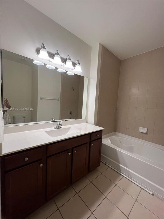 Recently Rented: $3,200 (3 beds, 2 baths, 1207 Square Feet)