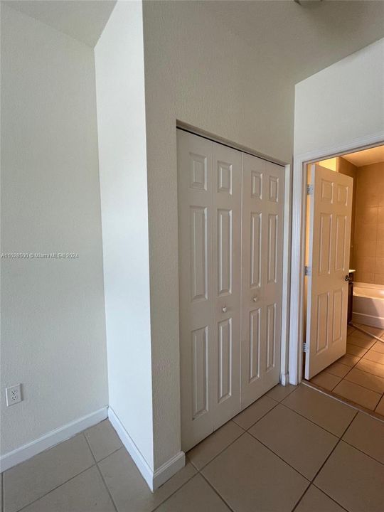 Recently Rented: $3,200 (3 beds, 2 baths, 1207 Square Feet)