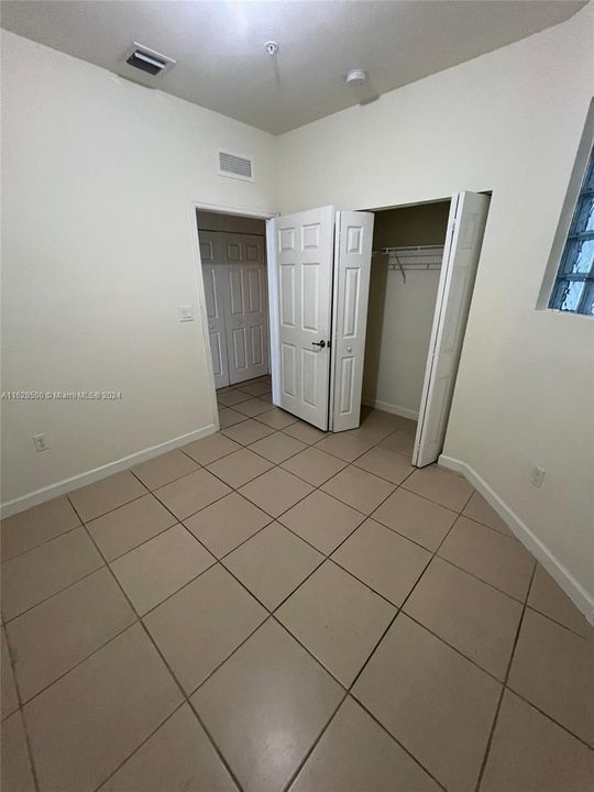 Recently Rented: $3,200 (3 beds, 2 baths, 1207 Square Feet)