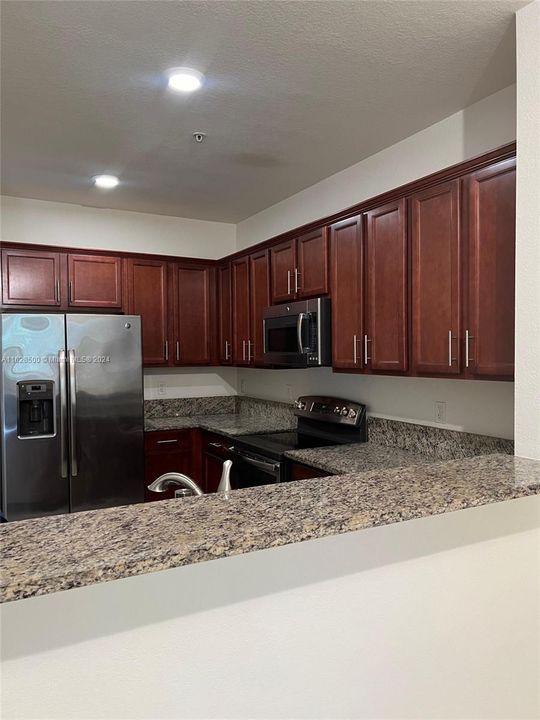 Recently Rented: $3,200 (3 beds, 2 baths, 1207 Square Feet)