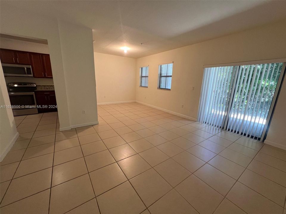 Recently Rented: $3,200 (3 beds, 2 baths, 1207 Square Feet)