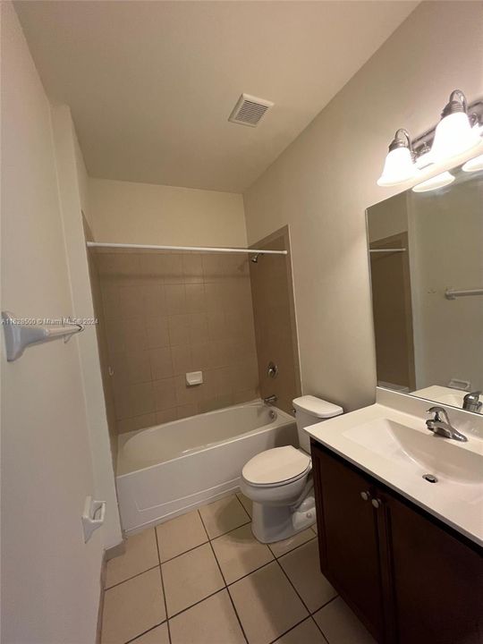 Recently Rented: $3,200 (3 beds, 2 baths, 1207 Square Feet)