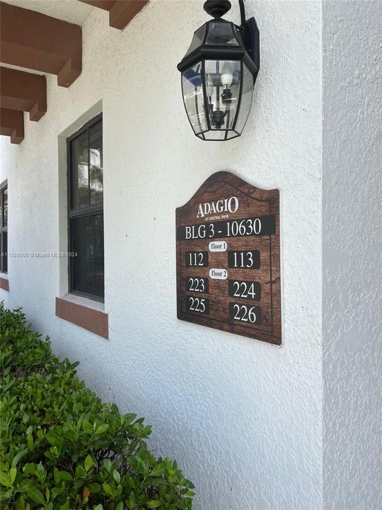 Recently Rented: $3,200 (3 beds, 2 baths, 1207 Square Feet)