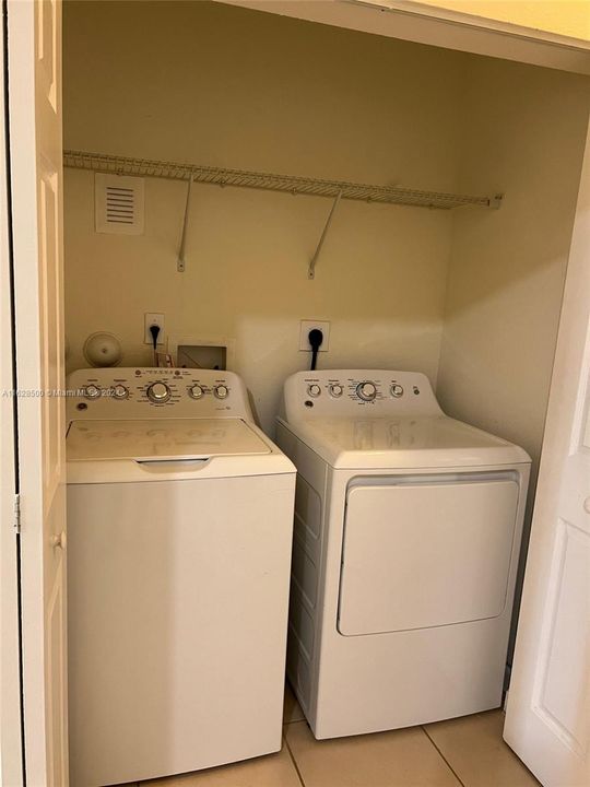 Recently Rented: $3,200 (3 beds, 2 baths, 1207 Square Feet)