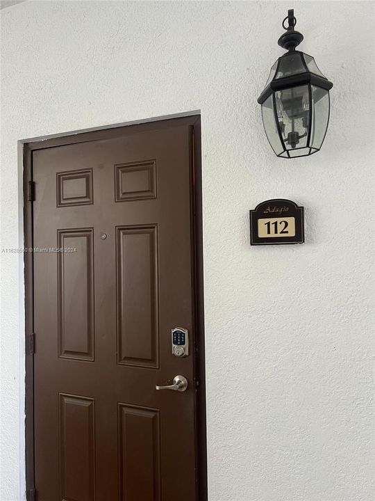 Recently Rented: $3,200 (3 beds, 2 baths, 1207 Square Feet)