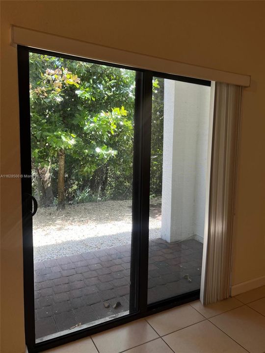 Recently Rented: $3,200 (3 beds, 2 baths, 1207 Square Feet)