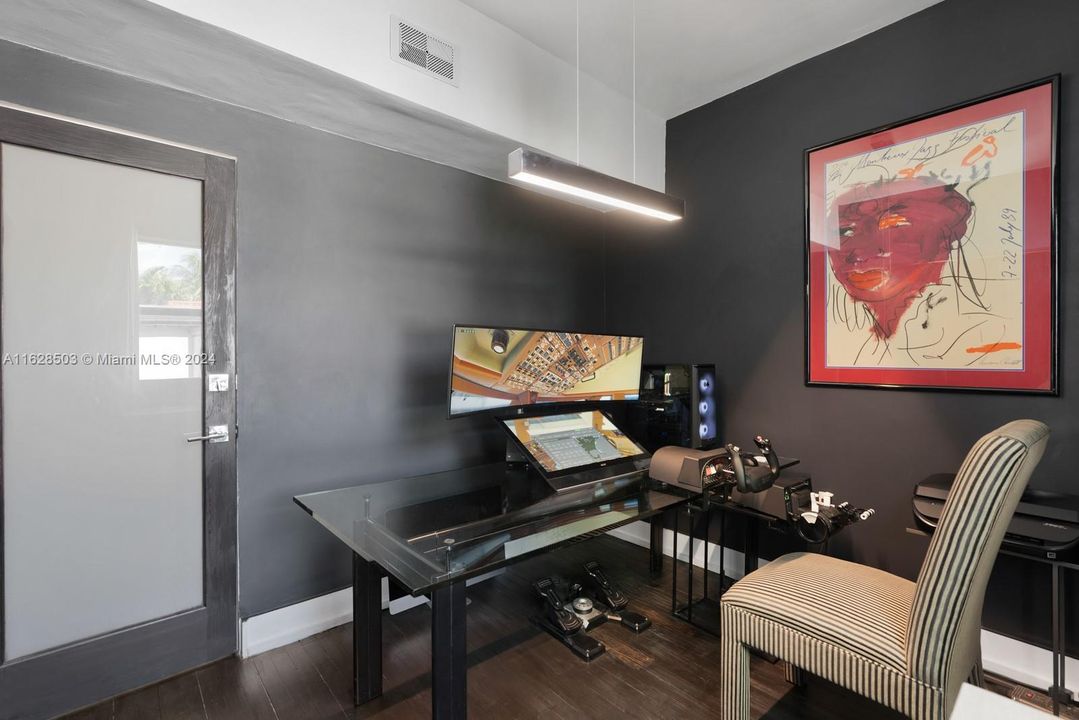 Active With Contract: $2,395,000 (3 beds, 2 baths, 2513 Square Feet)