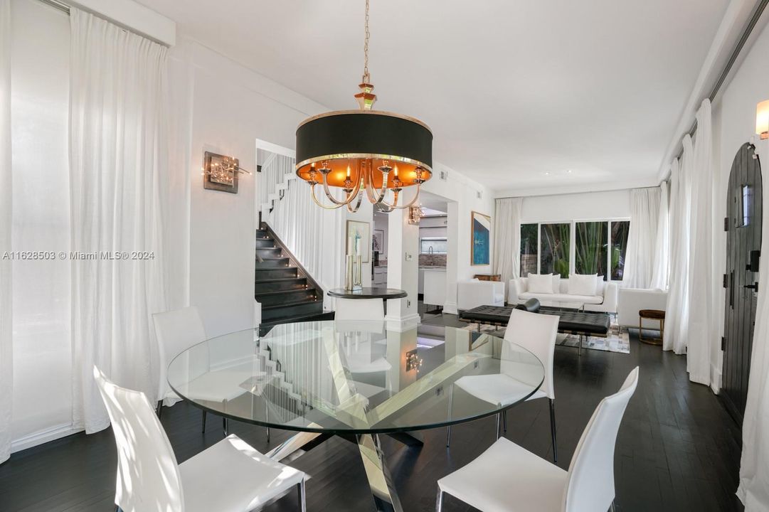 Active With Contract: $2,395,000 (3 beds, 2 baths, 2513 Square Feet)