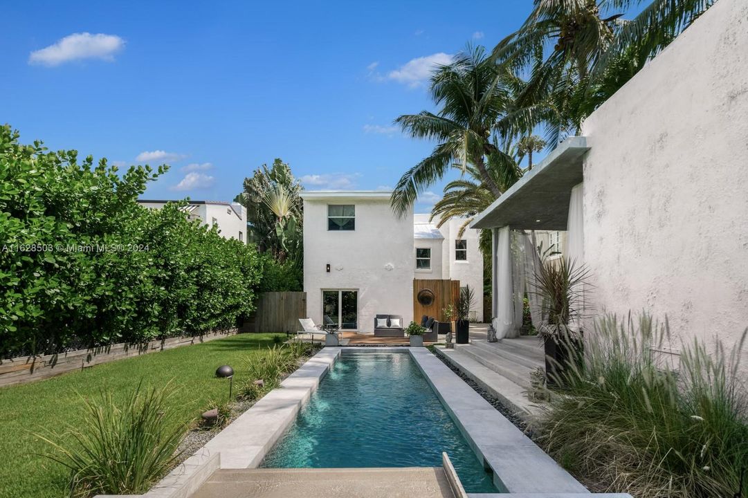 Active With Contract: $2,395,000 (3 beds, 2 baths, 2513 Square Feet)