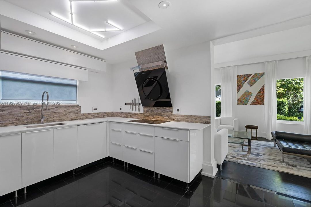 Active With Contract: $2,395,000 (3 beds, 2 baths, 2513 Square Feet)