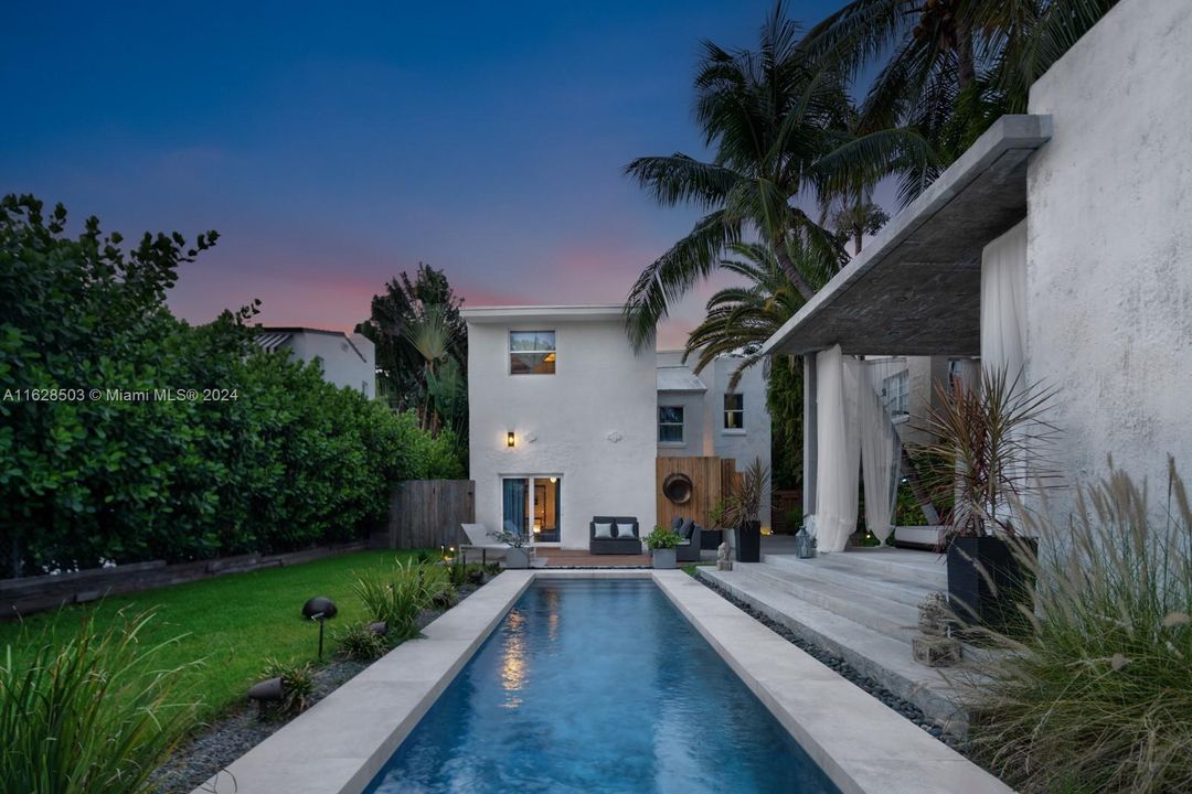 Active With Contract: $2,395,000 (3 beds, 2 baths, 2513 Square Feet)