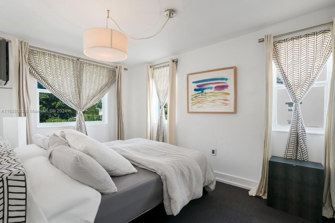 Active With Contract: $2,395,000 (3 beds, 2 baths, 2513 Square Feet)