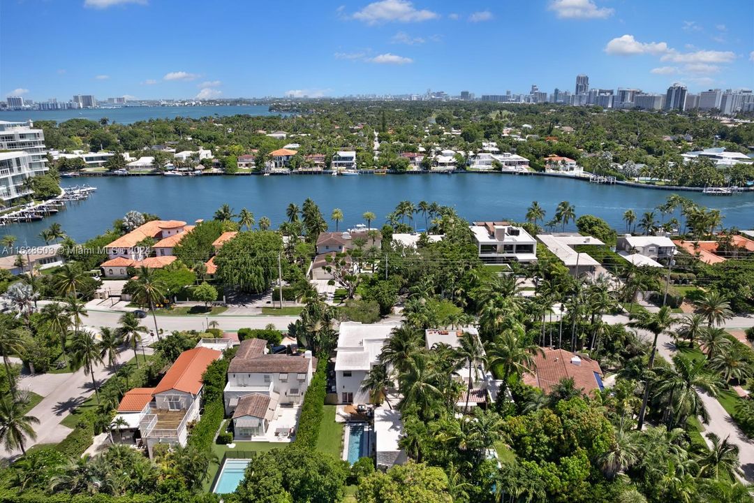 Active With Contract: $2,395,000 (3 beds, 2 baths, 2513 Square Feet)