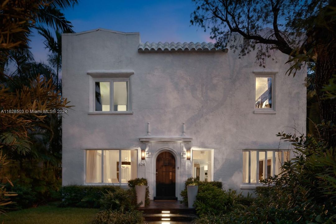 Active With Contract: $2,395,000 (3 beds, 2 baths, 2513 Square Feet)