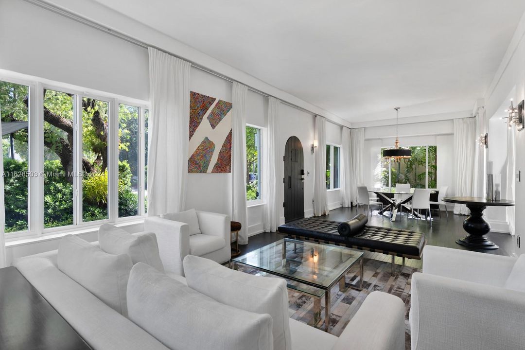 Active With Contract: $2,395,000 (3 beds, 2 baths, 2513 Square Feet)