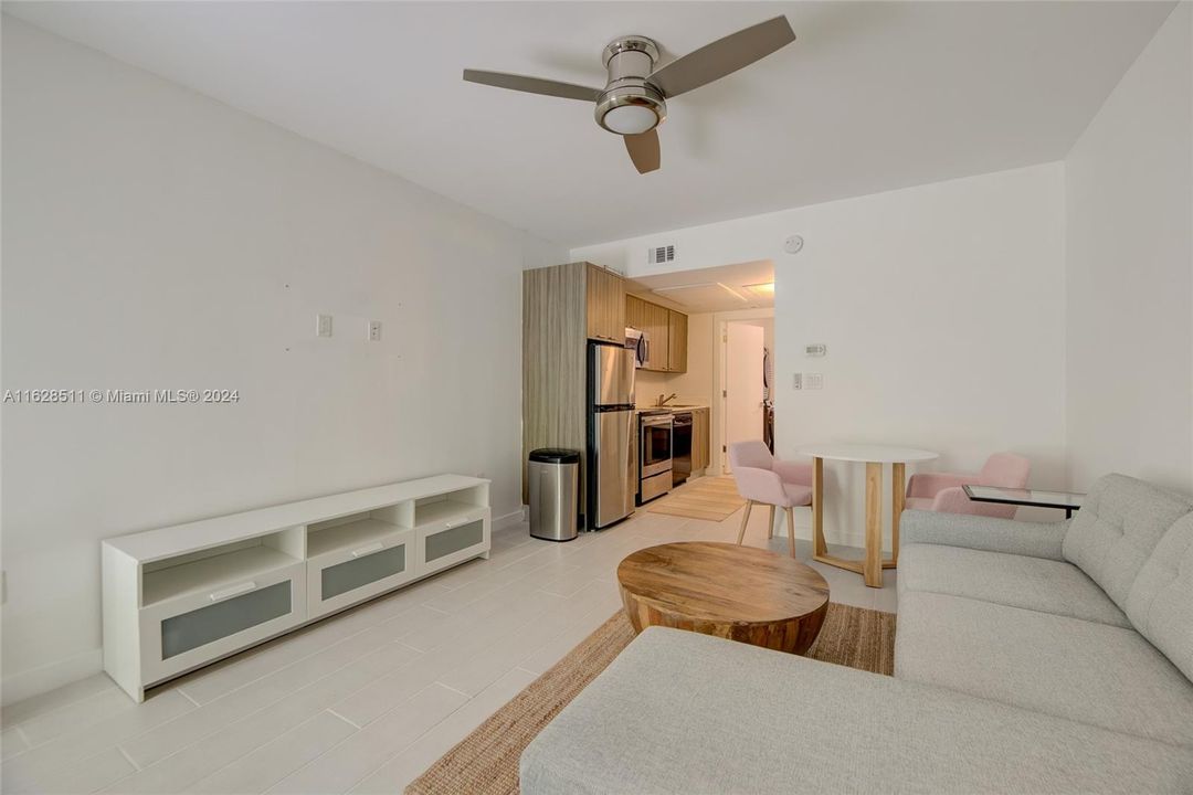 For Sale: $265,000 (1 beds, 1 baths, 429 Square Feet)