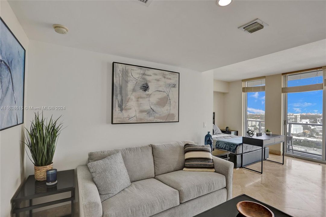 Recently Rented: $2,550 (0 beds, 1 baths, 580 Square Feet)