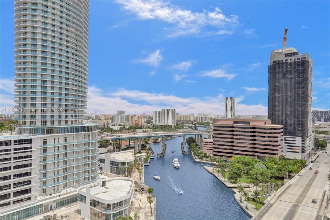 Recently Rented: $2,550 (0 beds, 1 baths, 580 Square Feet)