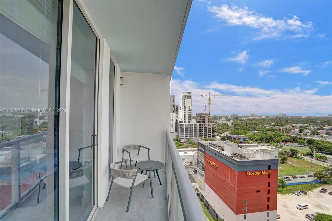 Recently Rented: $2,550 (0 beds, 1 baths, 580 Square Feet)