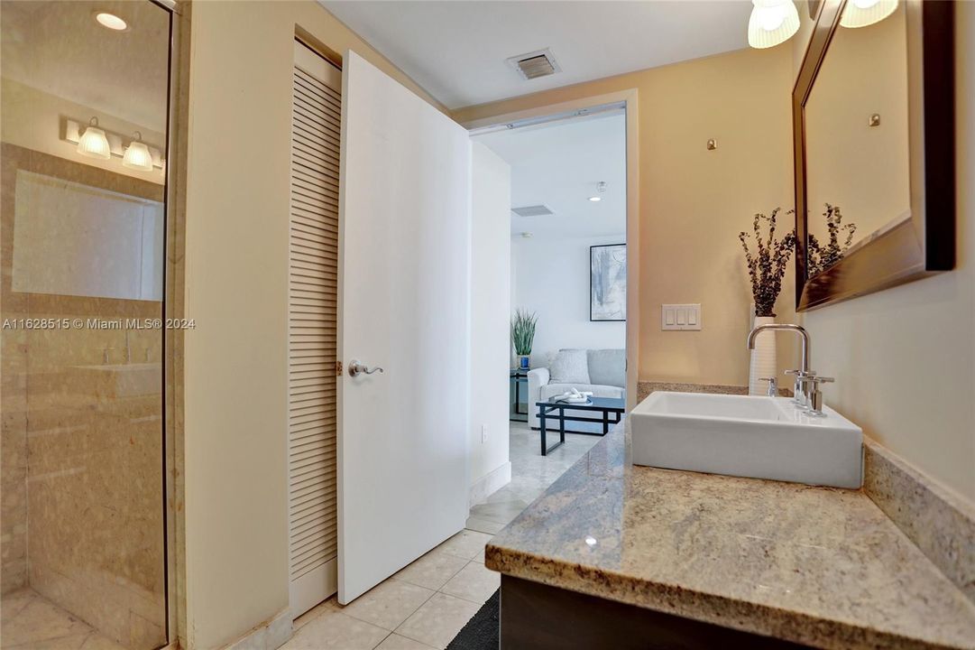 Recently Rented: $2,550 (0 beds, 1 baths, 580 Square Feet)