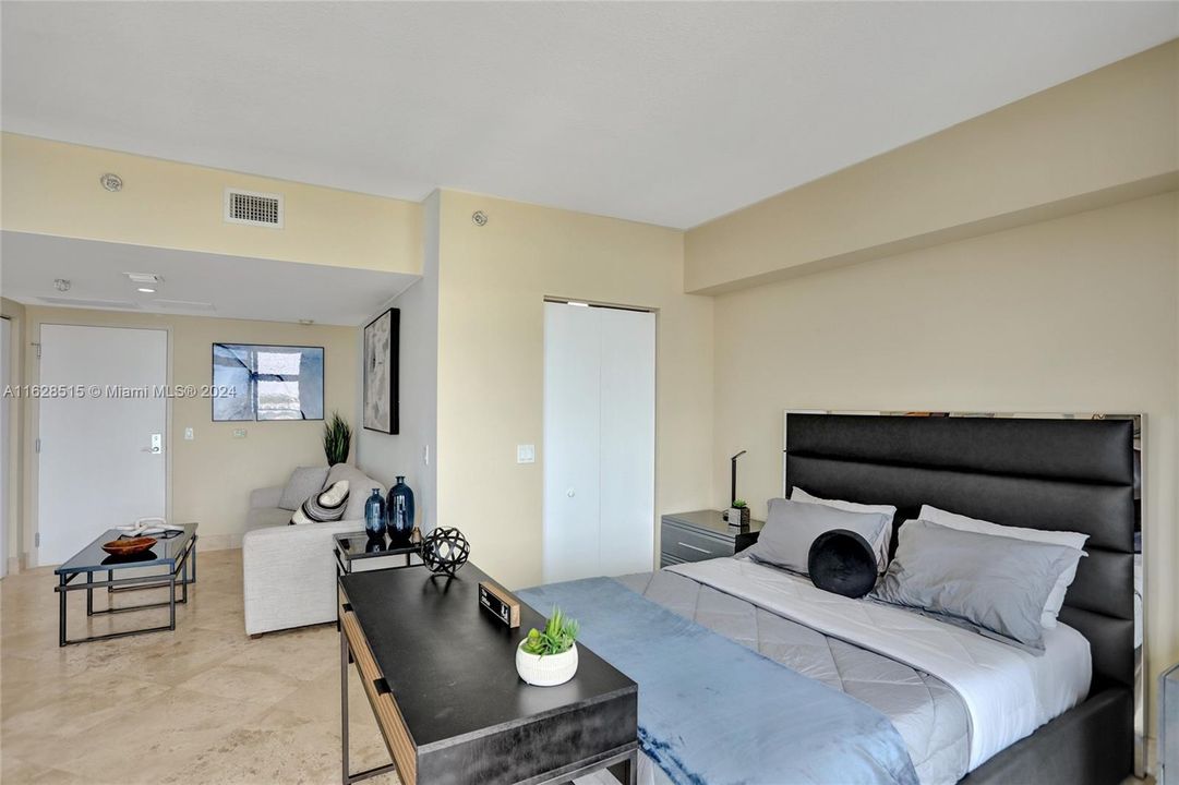 Recently Rented: $2,550 (0 beds, 1 baths, 580 Square Feet)