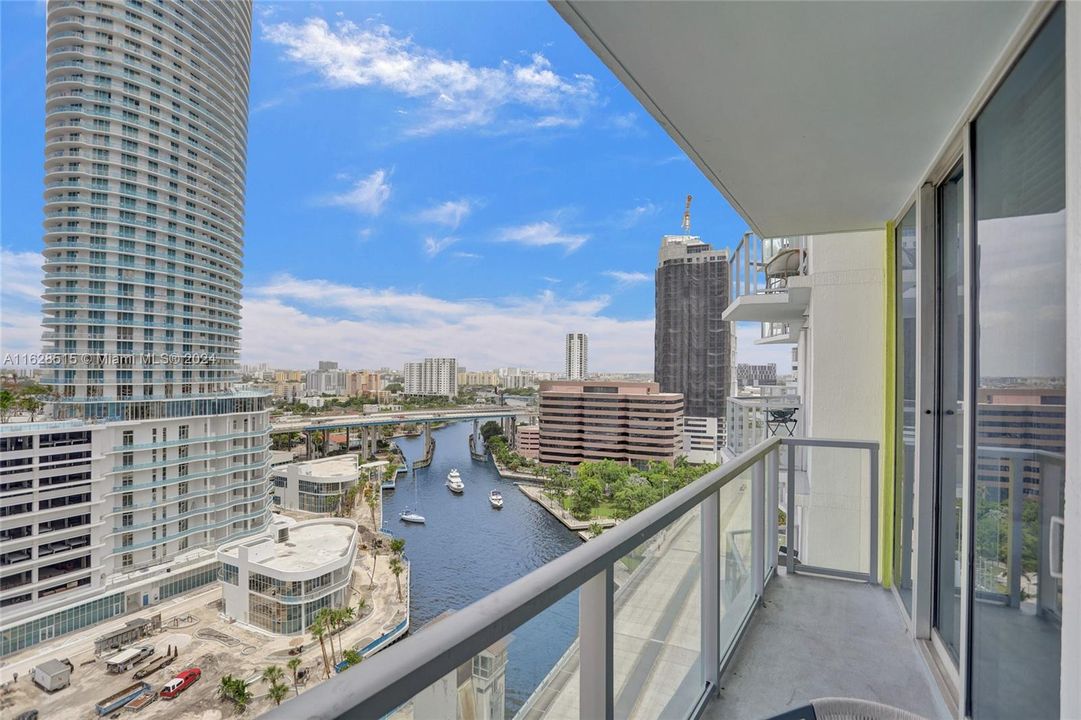 Recently Rented: $2,550 (0 beds, 1 baths, 580 Square Feet)