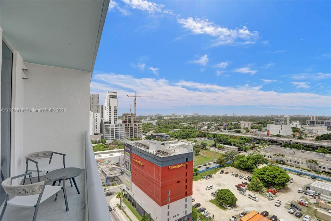 Recently Rented: $2,550 (0 beds, 1 baths, 580 Square Feet)